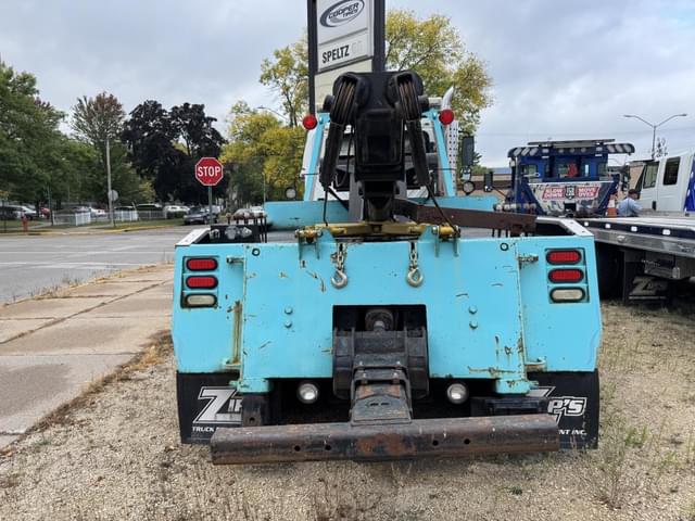 Image of International 4400 equipment image 3