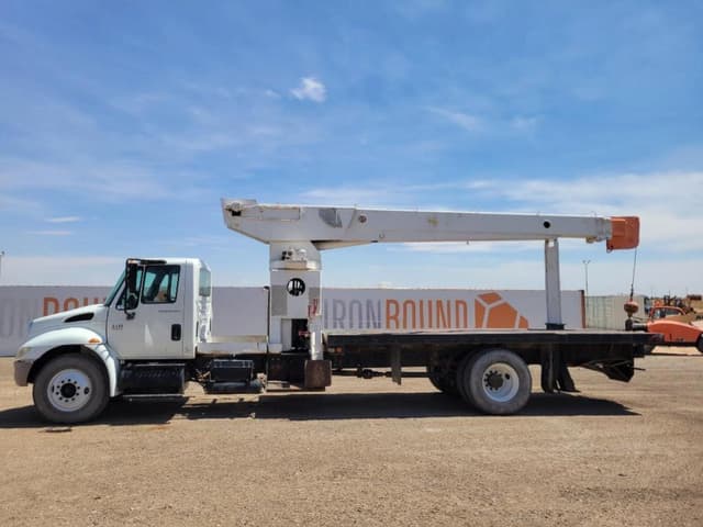 Image of International 4400 equipment image 1