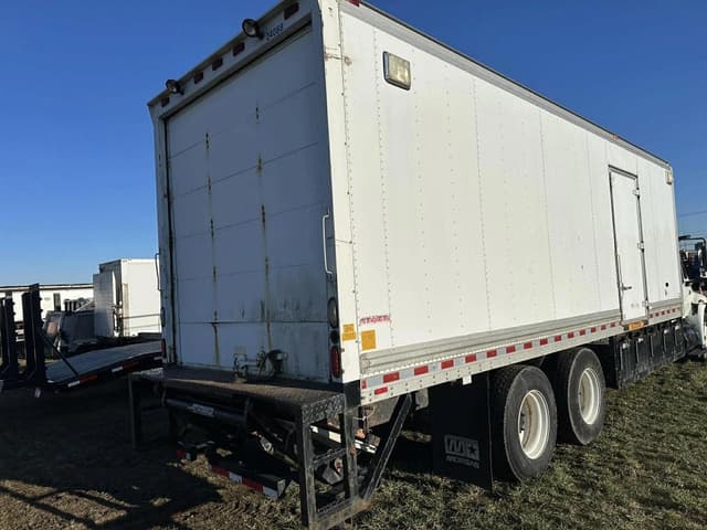 Image of International 4400 equipment image 3