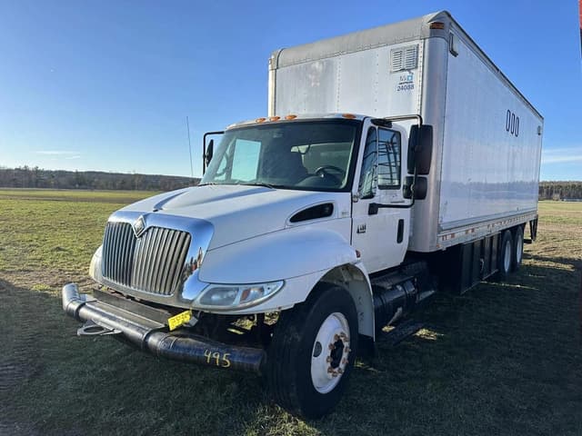 Image of International 4400 equipment image 1