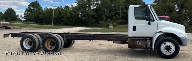 Image of International 4400 equipment image 3
