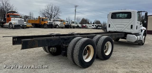 Image of International 4400 equipment image 4