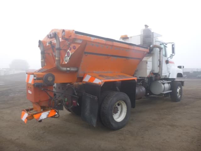 Image of International 5500i equipment image 2