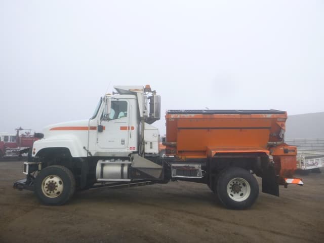 Image of International 5500i equipment image 4