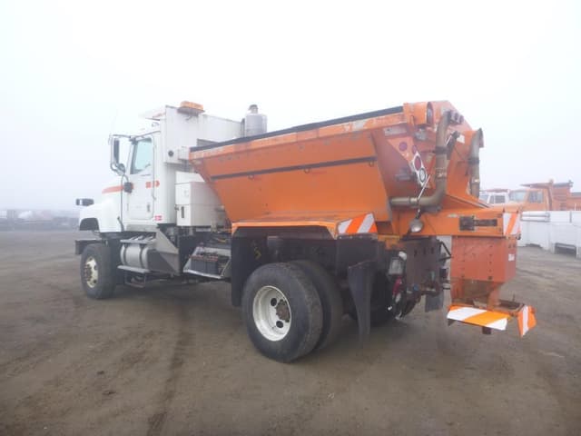 Image of International 5500i equipment image 3