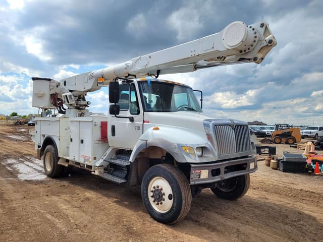 Image of International 7300 equipment image 1