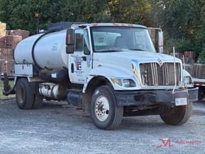 2004 International 7300 Image