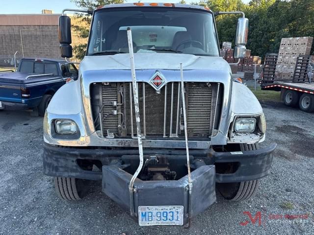 Image of International 7300 equipment image 4