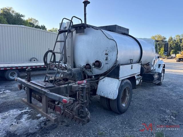 Image of International 7300 equipment image 1