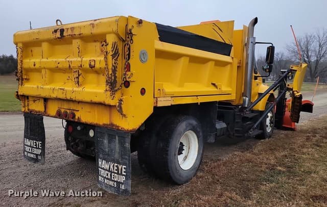 Image of International 7300 equipment image 4