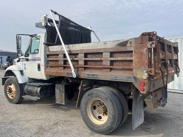 Image of International 7300 equipment image 1