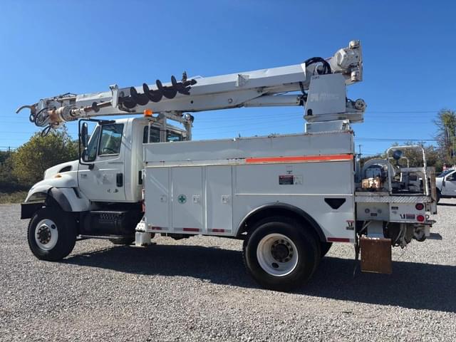 Image of International 7300 equipment image 1