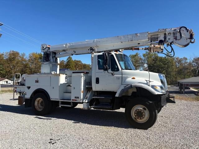 Image of International 7300 equipment image 4