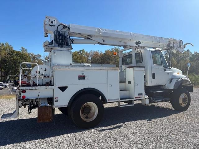 Image of International 7300 equipment image 3