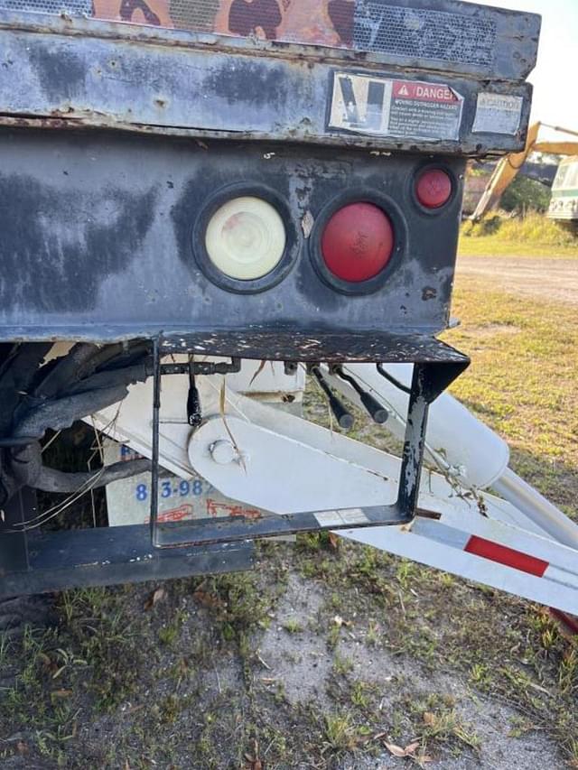Image of International 7400 equipment image 4