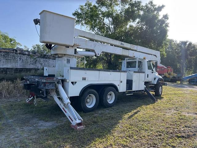 Image of International 7400 equipment image 1