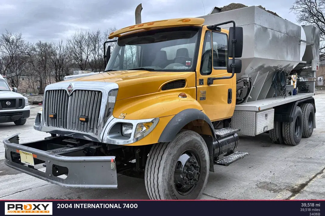 Image of International 7400 Primary image