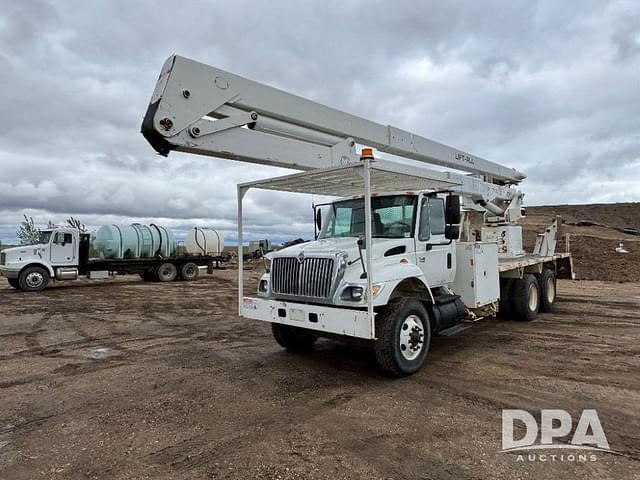 Image of International 7400 equipment image 1