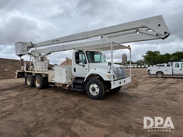 Image of International 7400 equipment image 4