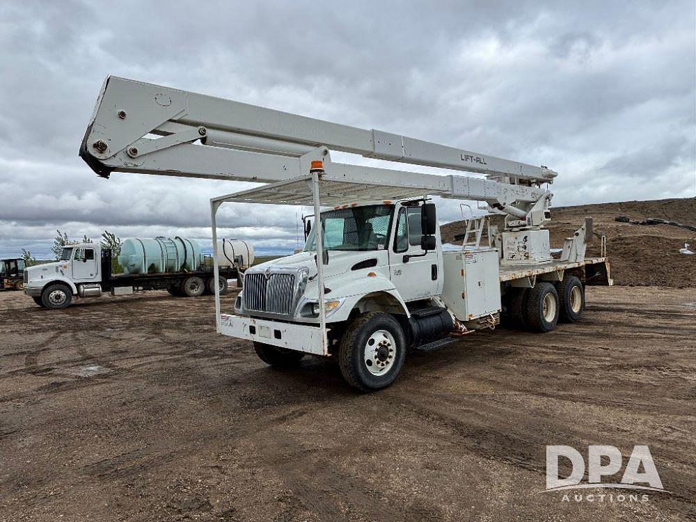 Image of International 7400 Primary image