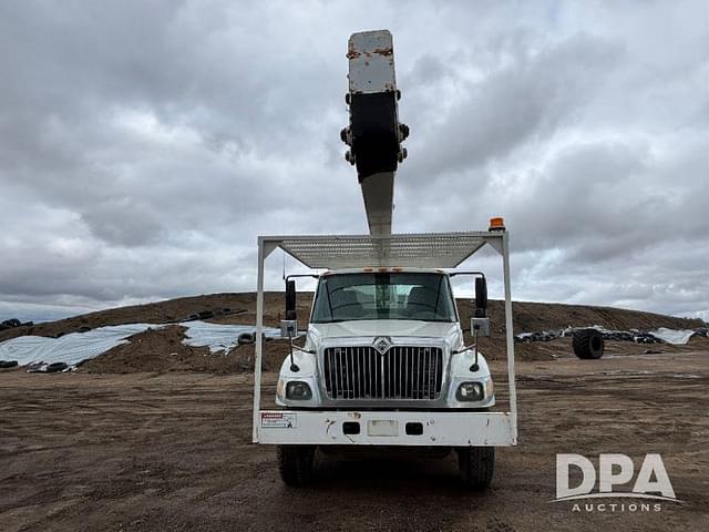 Image of International 7400 equipment image 2