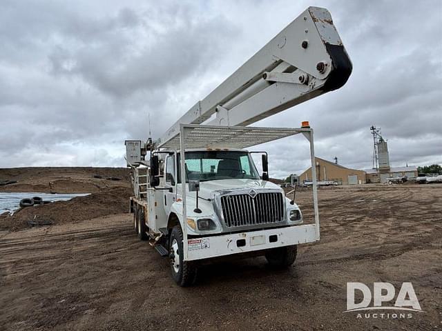 Image of International 7400 equipment image 3