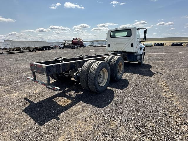 Image of International 7400 equipment image 4