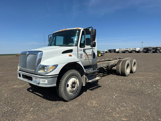 Image of International 7400 equipment image 2