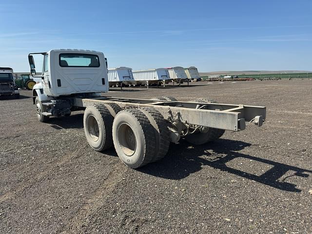 Image of International 7400 equipment image 4