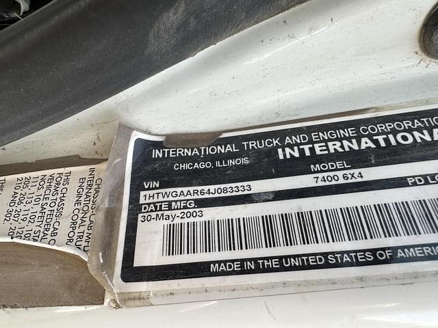 Image of International 7400 equipment image 1