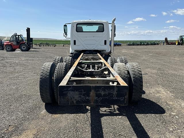 Image of International 7400 equipment image 3