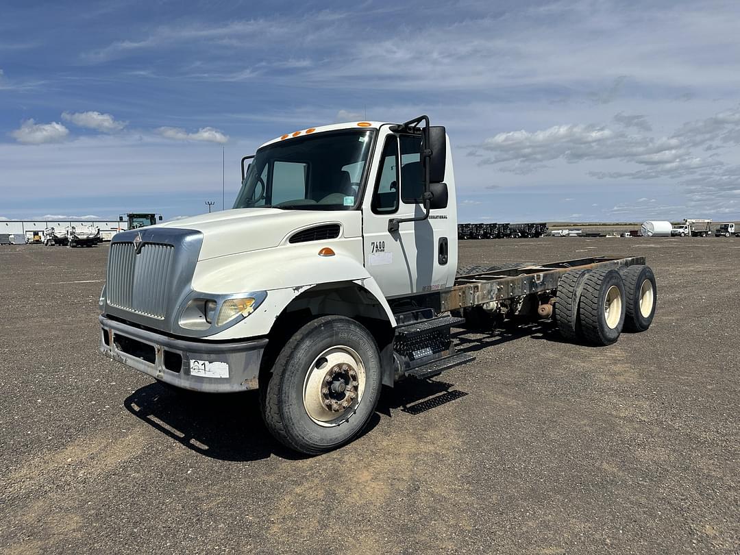 Image of International 7400 Primary image