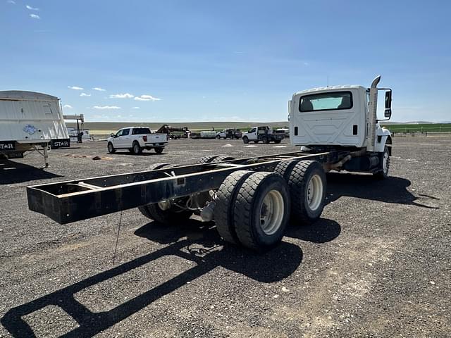 Image of International 7400 equipment image 4