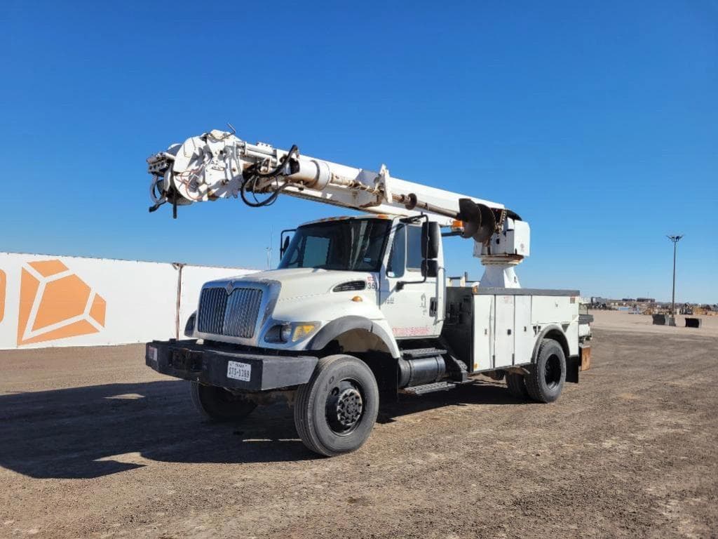 Image of International 7400 Primary image