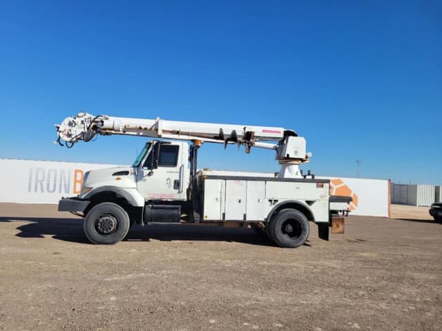 Image of International 7400 equipment image 1