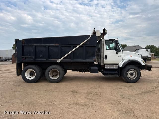 Image of International 7400 equipment image 3