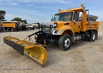 Main image International 7400