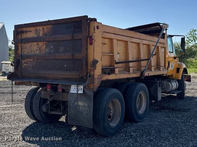 Image of International 7400 equipment image 4