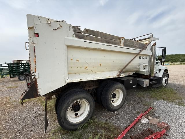 Image of International 7400 equipment image 4