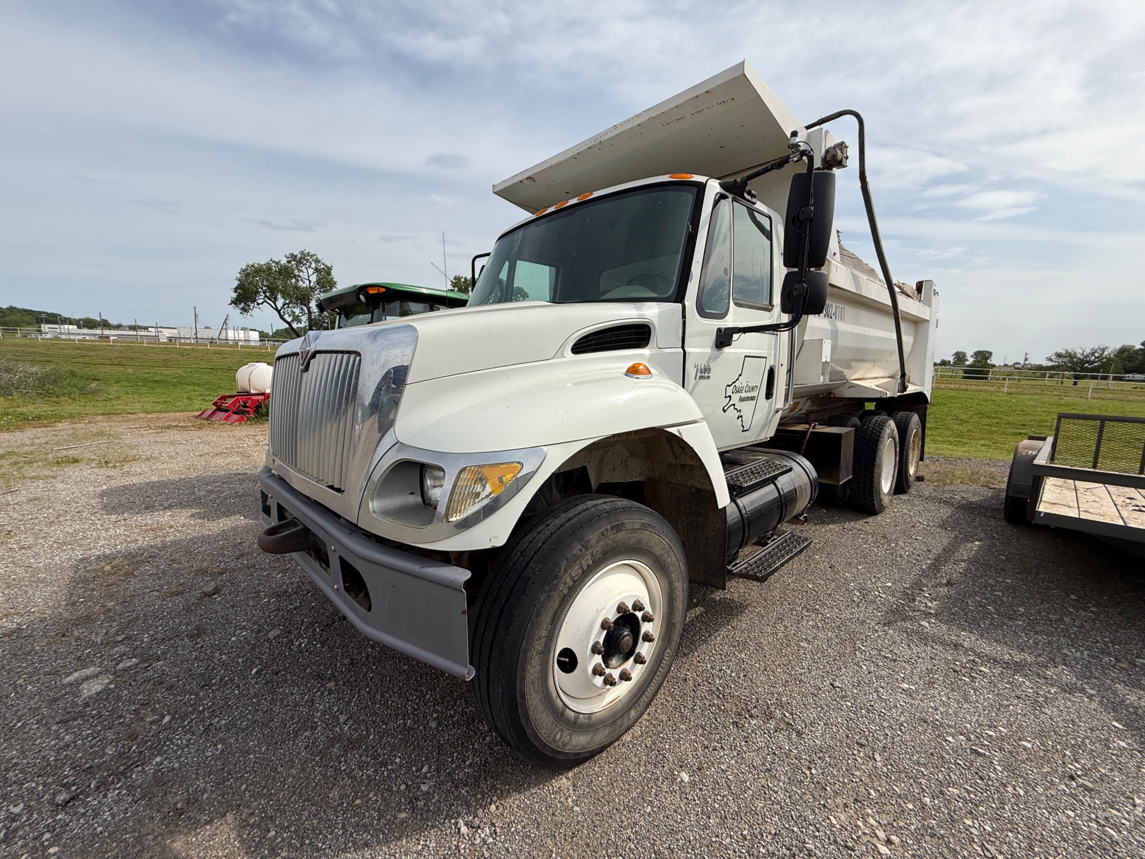 Main image International 7400