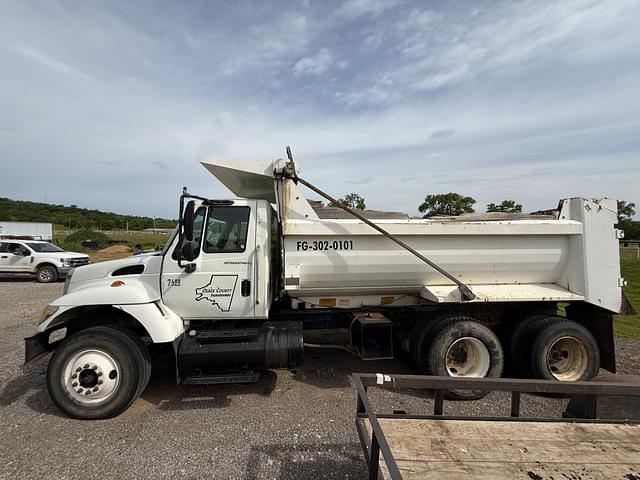 Image of International 7400 equipment image 1