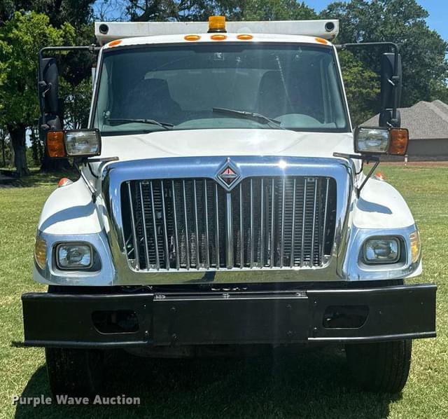 Image of International 7400 equipment image 1