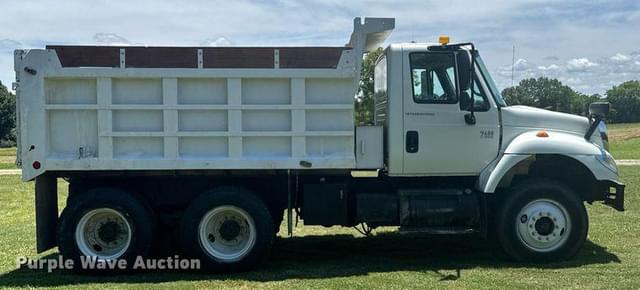 Image of International 7400 equipment image 3