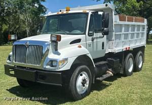 2004 International 7400 Image