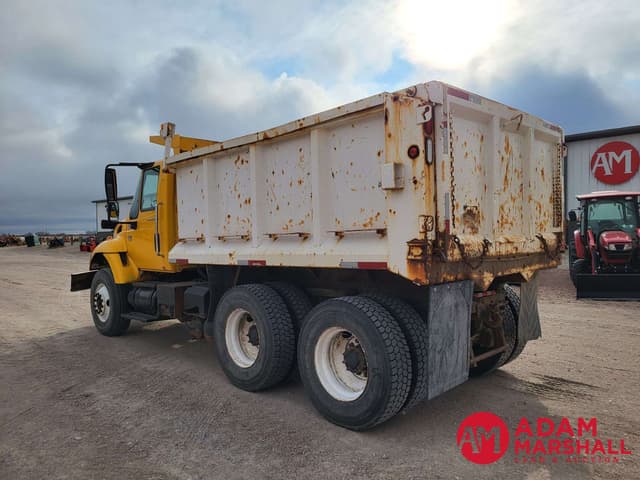 Image of International 7400 equipment image 3