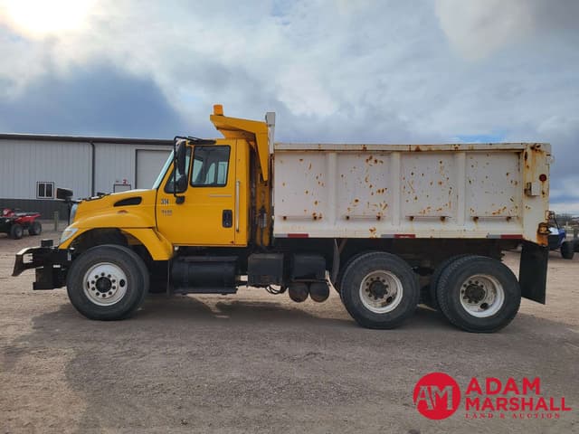 Image of International 7400 equipment image 4