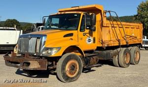 2004 International 7400 Image