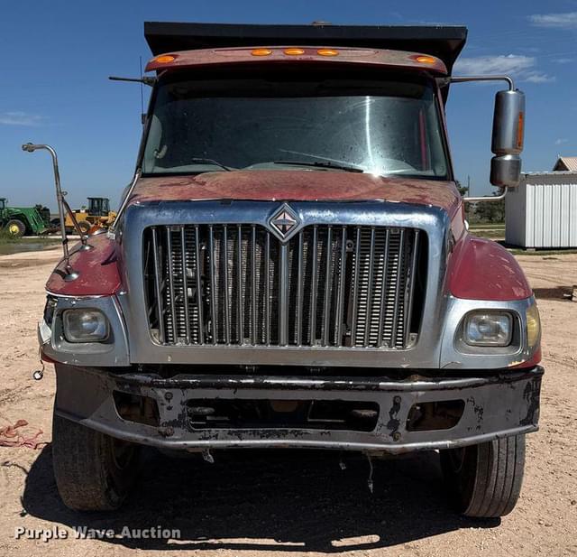 Image of International 7400 equipment image 1