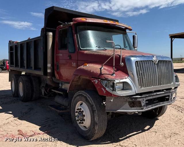 Image of International 7400 equipment image 2