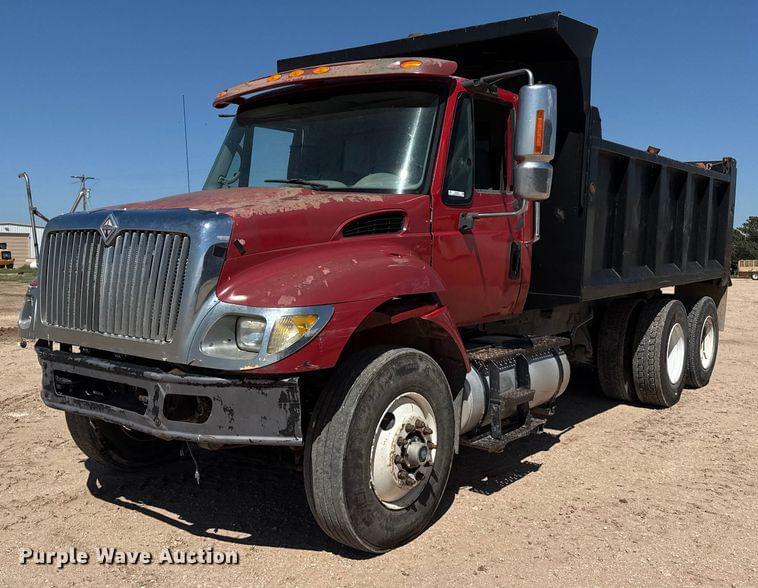 Image of International 7400 Primary image